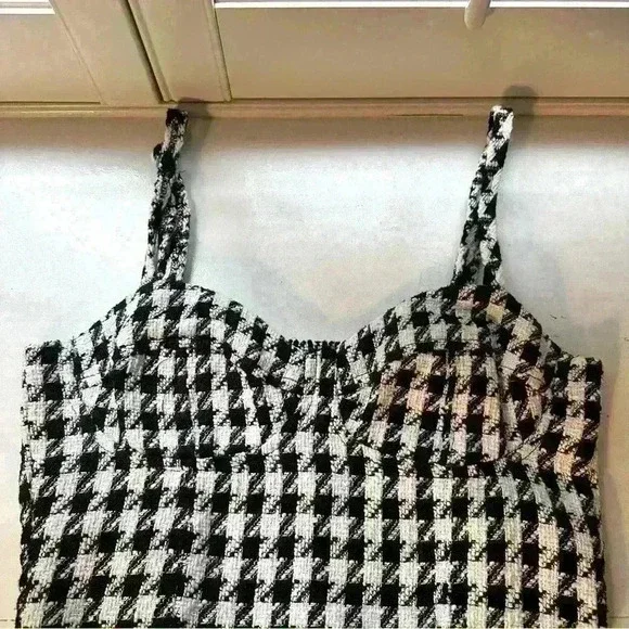 Stradivarius cropped top in black and white tweed - Picture 2 of 5